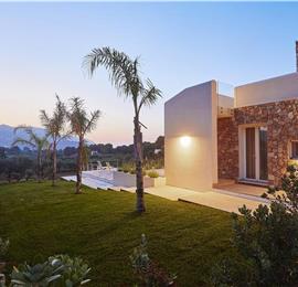 4 bedroom villa with pool, Castellammare del Golfo, sleeps 8-10